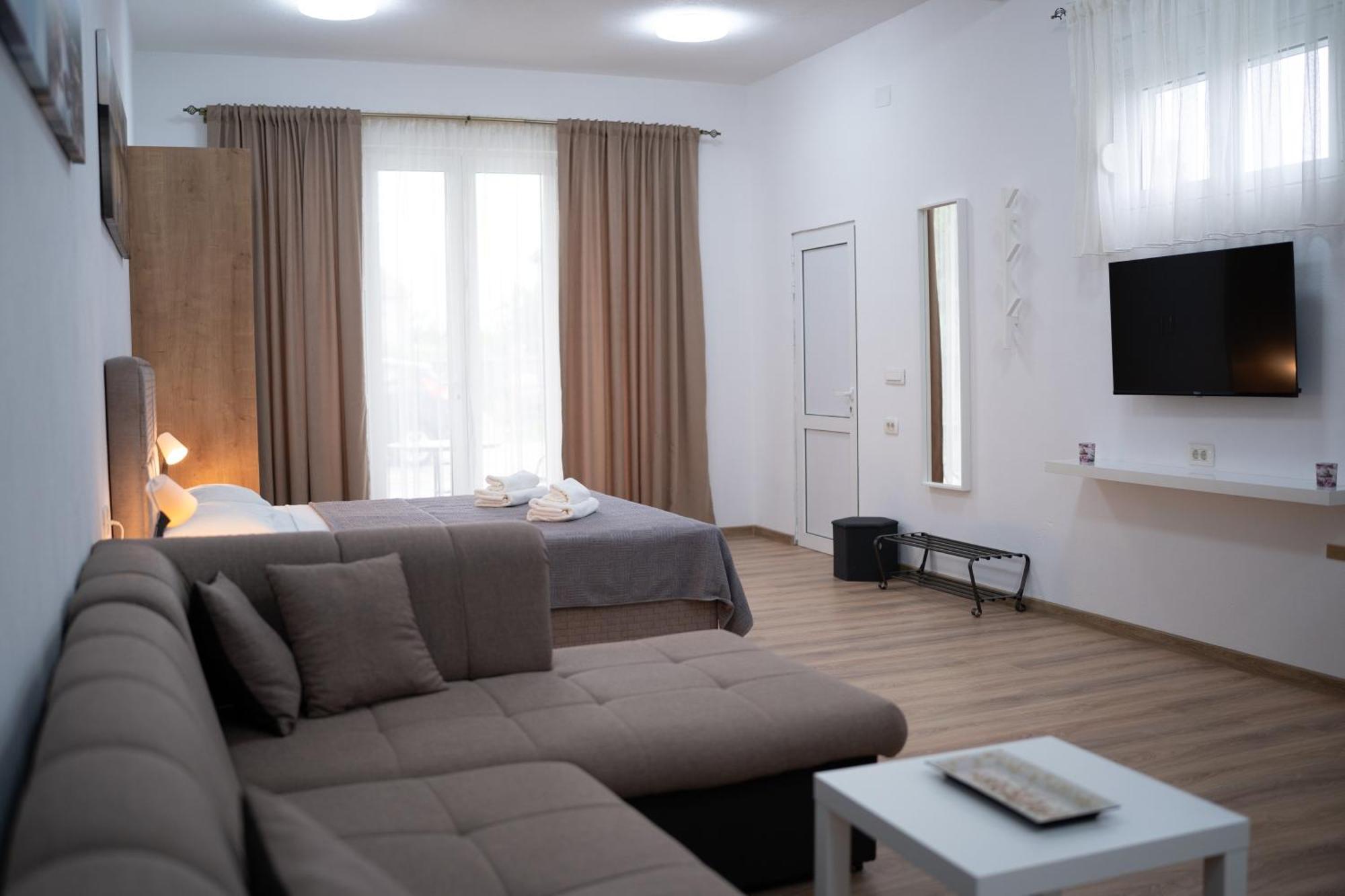 Dane Apartment Airport Podgorica Mitrovici  Zewnętrze zdjęcie